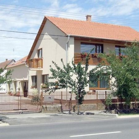 Hajdúszoboszló Aura Vendeghaz酒店 外观 照片